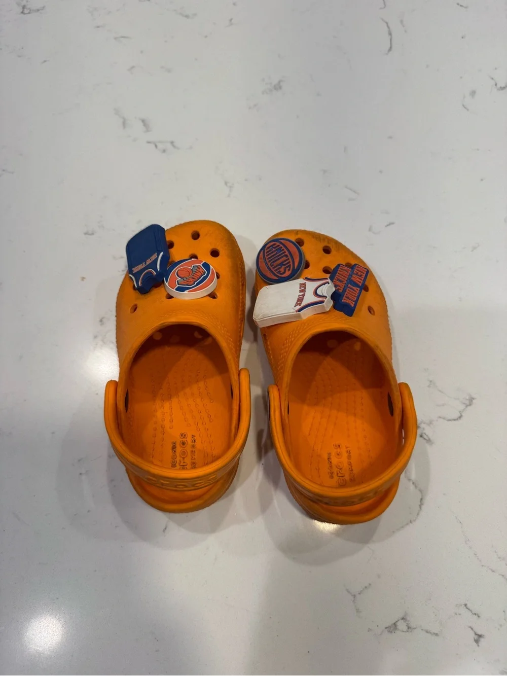 Crocs Classic Clogs Slip On Water Shoes ORANGE ZING with NY Knicks Charms C9